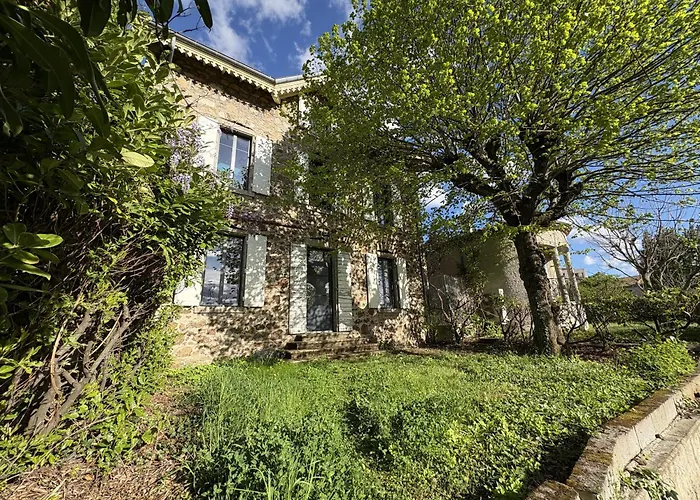 Maison 1880 게스트하우스 *